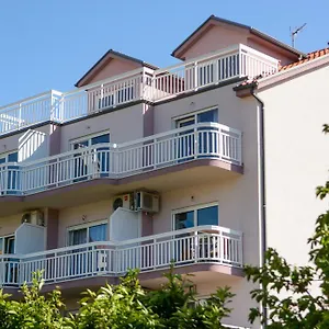 https://apartments-mladen-trogir.hotels-in-trogir.com